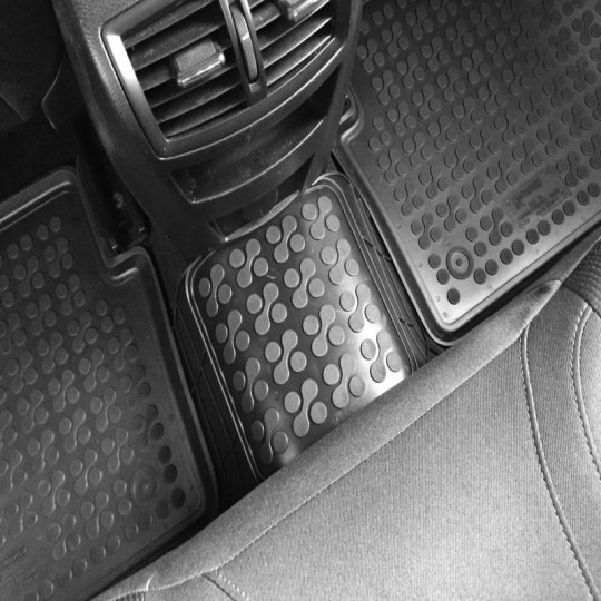 Rubber mat voor over de tunnel