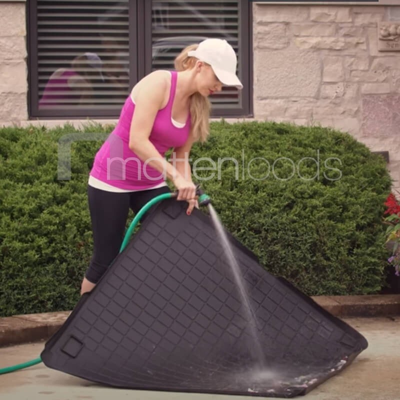 Eenvoudig schoonmaken kofferbakmat