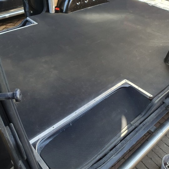 Laadvloermat rubber Opel Vivaro L1 dubbele schuifdeur 2014-2019