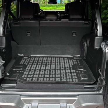 Jeep Wrangler 4xe PHEV (met ALPINE geluidssysteem, 4-deurs) rubber kofferbakmat 2017-heden 2