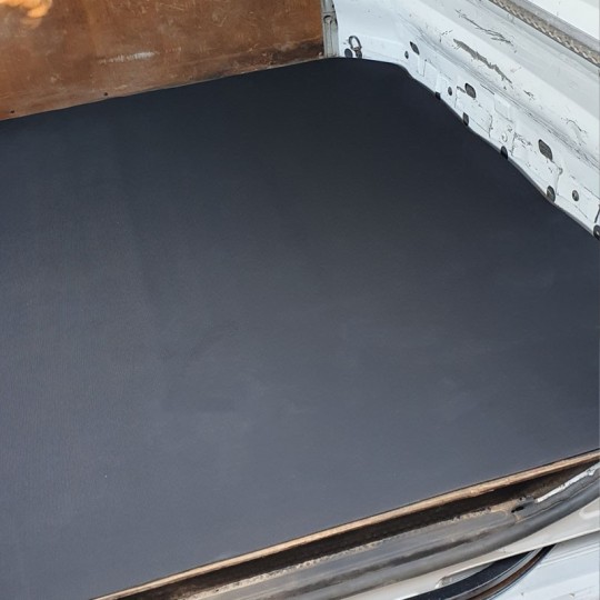 Laadvloermat rubber Opel Vivaro kort L1 2001-2014