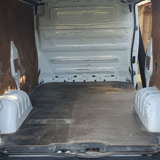 Laadvloermat rubber Nissan Primastar kort L1 2001-2014