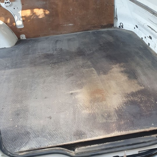 Laadvloermat rubber Nissan Primastar kort L1 2001-2014