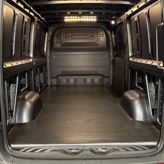 ProFit antislip rubber (traanplaat motief) laadvloermat Mercedes Sprinter L2 achterwielaandrijving 2018-heden