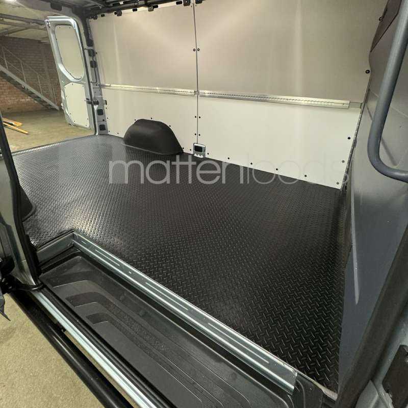 Op maat gemaakt rubber laadvloermat voor de Mercedes Sprinter L2