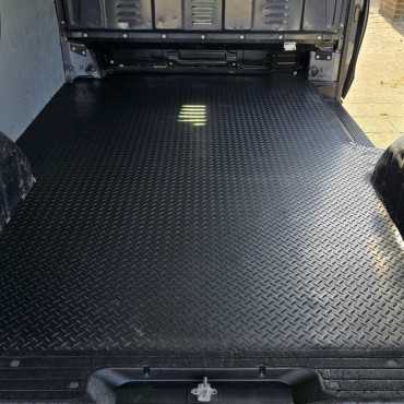 Laadvloermat rubber (traanplaat motief) Mercedes Vito L1 kort 2014-heden
