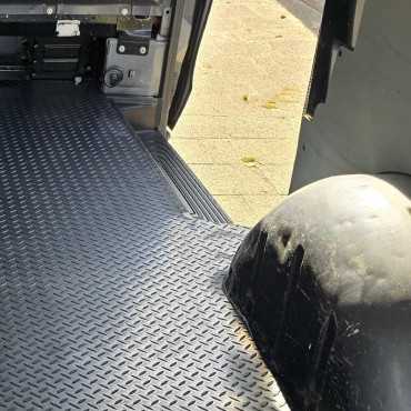 Laadvloermat rubber (traanplaat motief) Mercedes Vito L1 kort 2014-heden 2