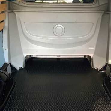 Laadvloermat rubber (traanplaat motief) Volkswagen Transporter T6.1 dubbelcabine verlengd 2019-heden