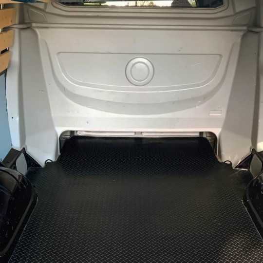 Laadvloermat rubber (traanplaat motief) Volkswagen Transporter T6 dubbelcabine verlengd 2015-2019