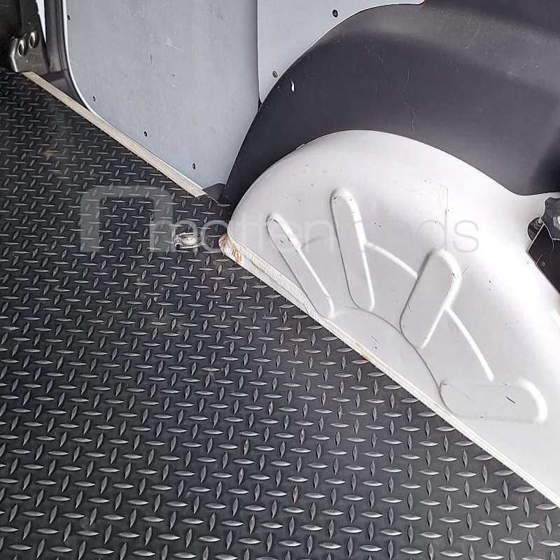 Laadvloermat rubber (traanplaat motief) Mercedes Citan L1 (kort) 2021-heden