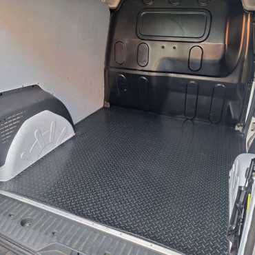 Laadvloermat rubber (traanplaat motief) Renault Kangoo L1 (kort) 2021-heden