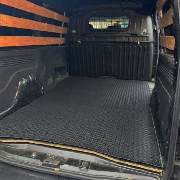 ProFit antislip rubber (traanplaat motief) laadvloermat Peugeot Partner L2 2018-heden
