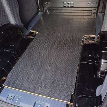 Laadvloermat rubber (traanplaat motief) Kia PV5 vanaf 2025