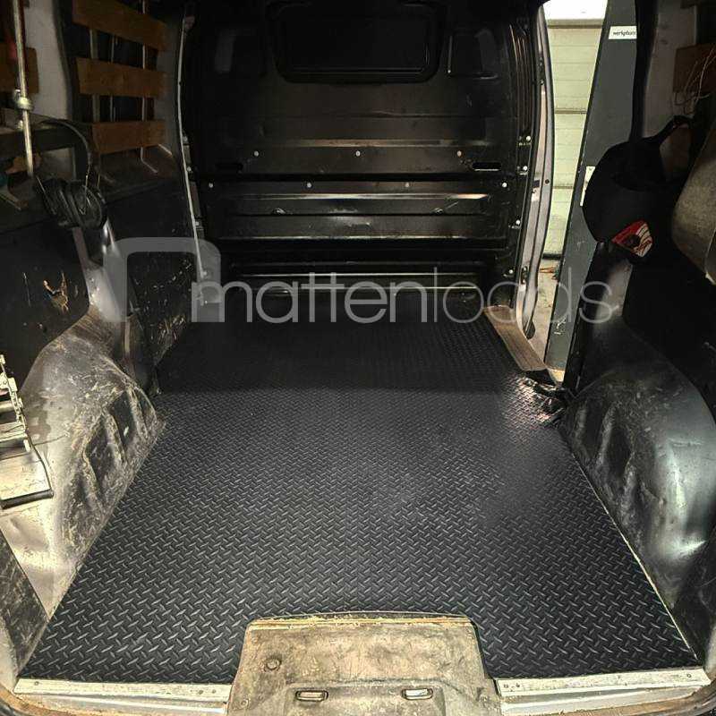 Laadvloermat rubber (traanplaat motief) Peugeot E-Expert standaard L2 2019-heden