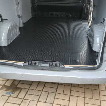 Premium M-Line laadvloermat Volkswagen T7 vanaf 2024 | 4mm antislip rubber traanplaat 2