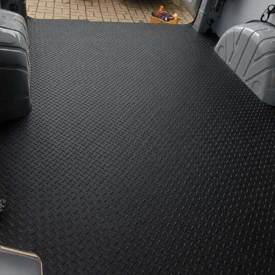 Premium M-Line laadvloermat Volkswagen T7 vanaf 2024 | 4mm antislip rubber traanplaat