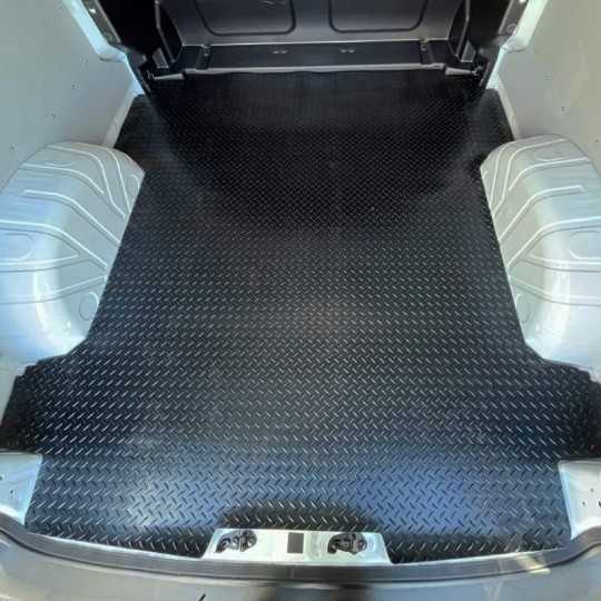 Premium M-Line laadvloermat Volkswagen Transporter T7 dubbelcabine L2 (af fabriek) 2023-heden | 4mm antislip rubber traanplaat