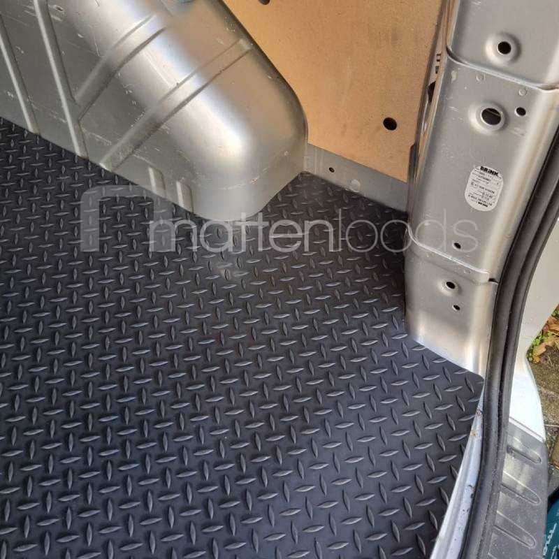 Premium M-Line laadvloermat Ford Transit Custom L1 dubbel cabine 2012-2023 | 4mm antislip rubber traanplaat